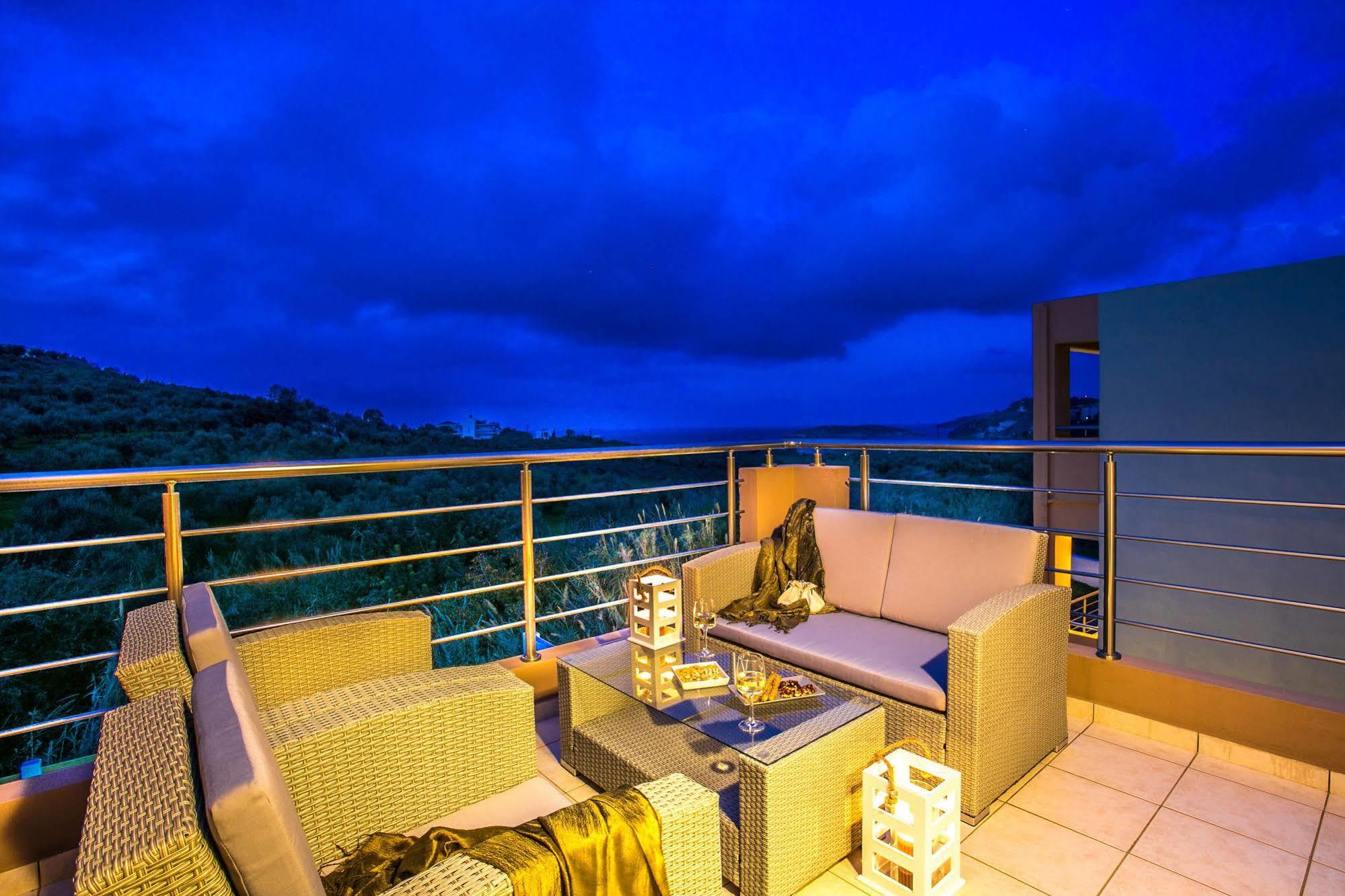 Cyan Icons Villas Tsivarás Exteriör bild